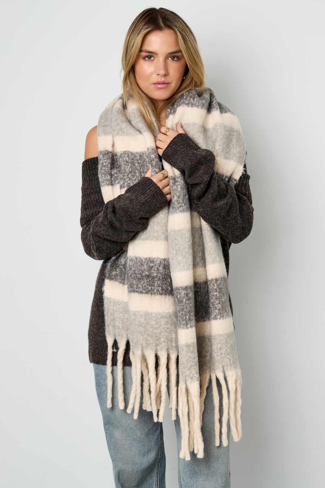 Soft & Stylish Winter Scarf for Women - Stay Warm in Style