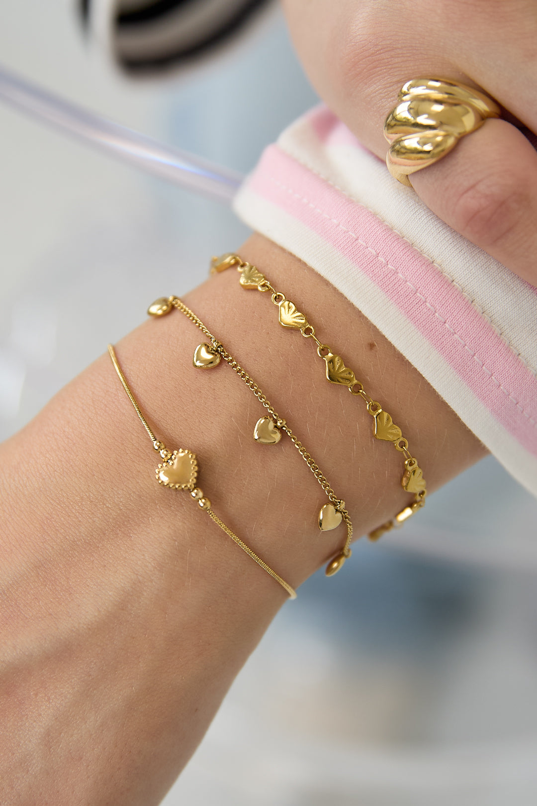 Minimalistisches Armband mit verziertem Herz