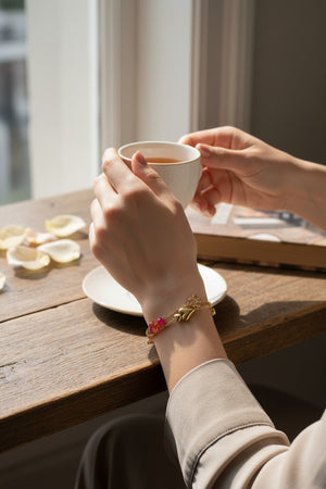 Mehrlagiges Damen Armband mit Herzen, Perlen und Charms