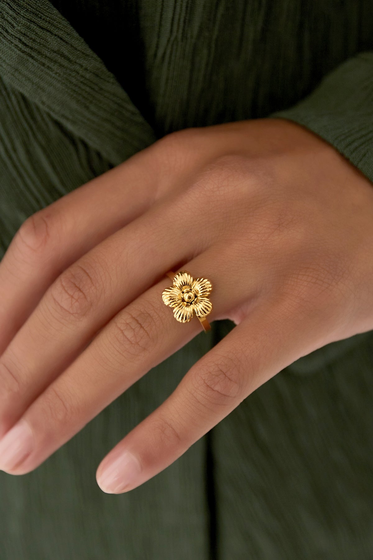 Yehwang Ring goldene Gänseblümchenblüte, Detailansicht