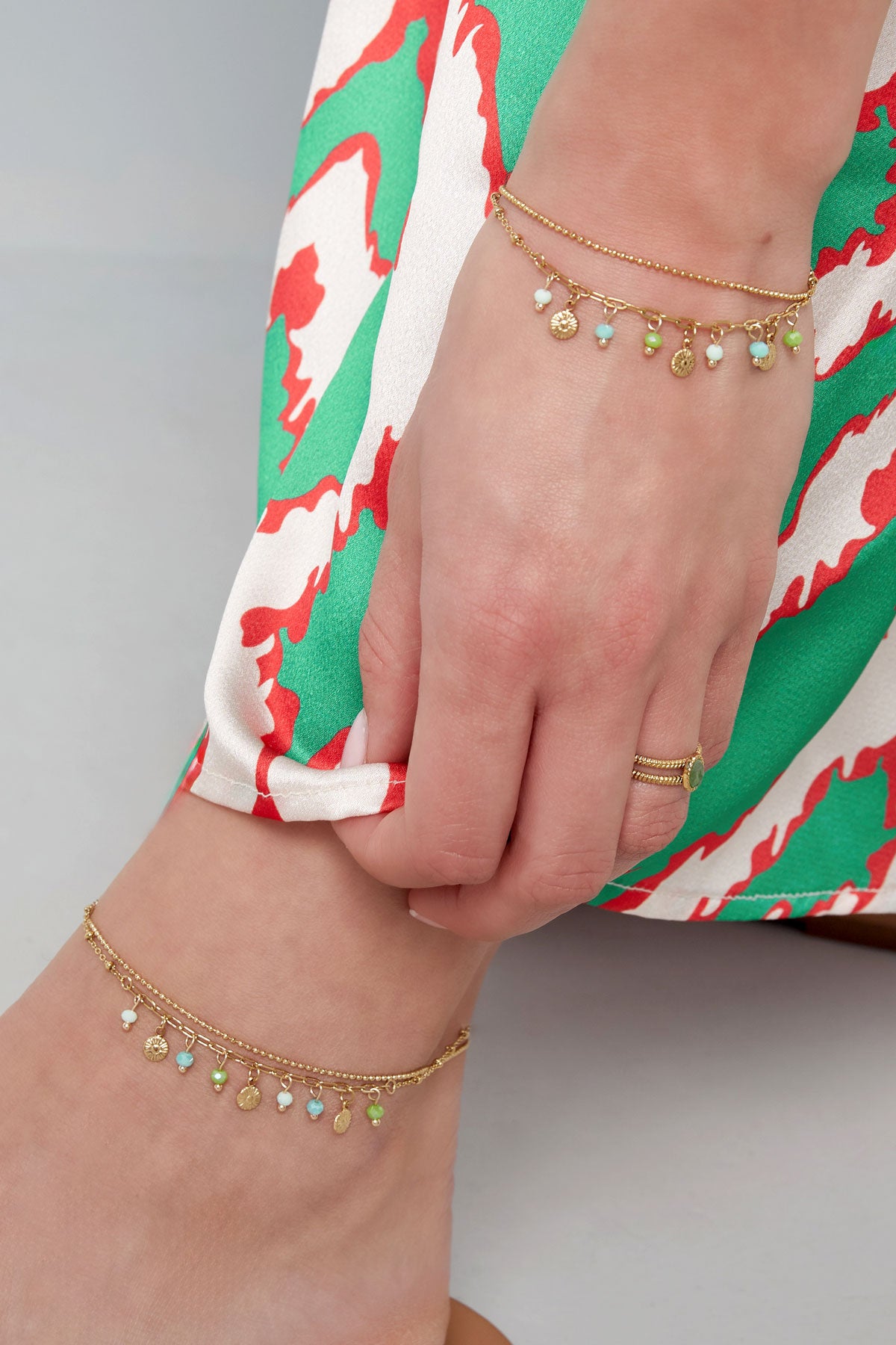 Armband mit Münzen und Perlen - rosa/Goldfarbe 