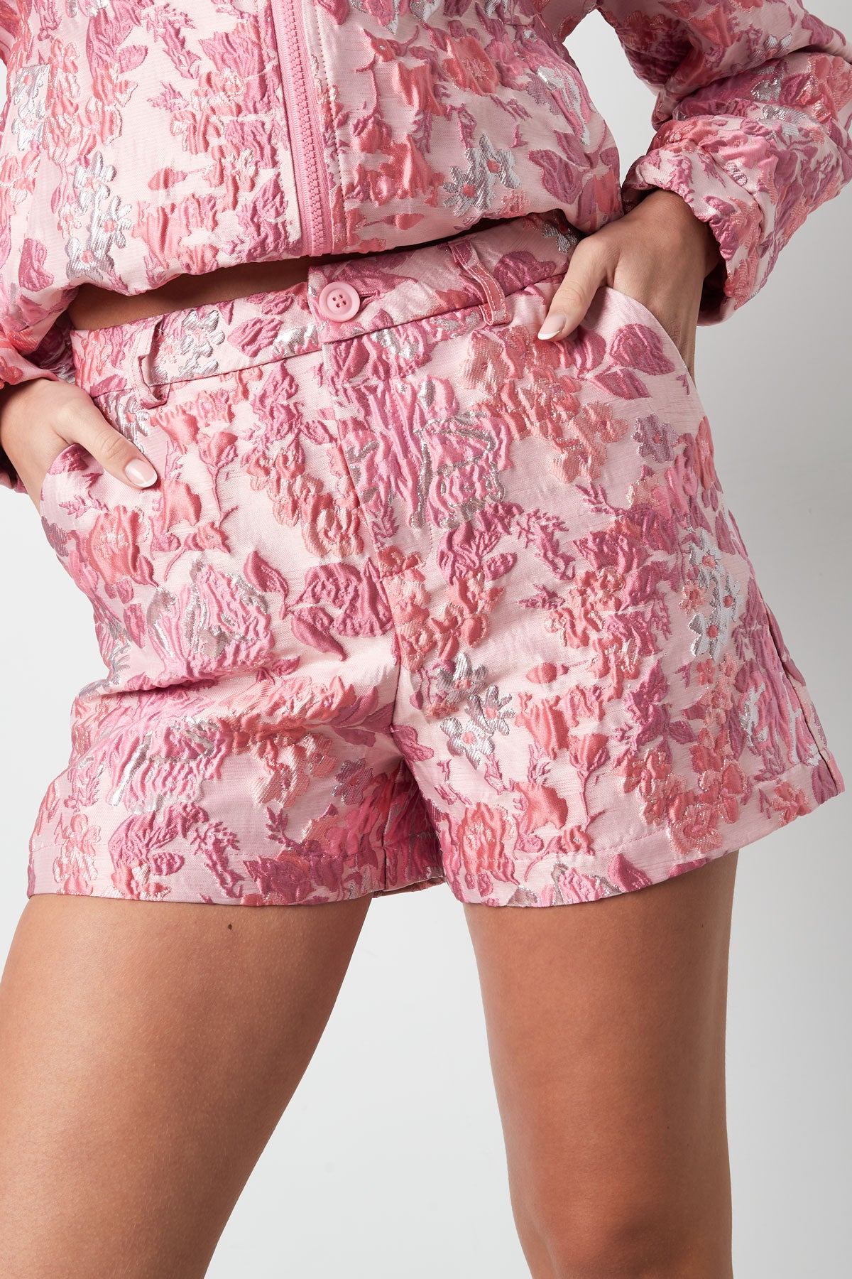 Gewebte Polyesterfaser Damen-Shorts Elegantes Blumenmuster
