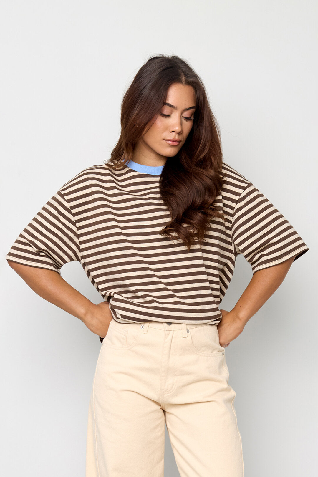 Das bunt gestreifte T-Shirt