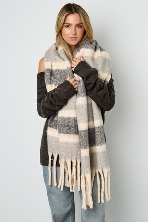 Soft & Stylish Winter Scarf for Women - Stay Warm in Style
