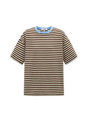 Das bunt gestreifte T-Shirt