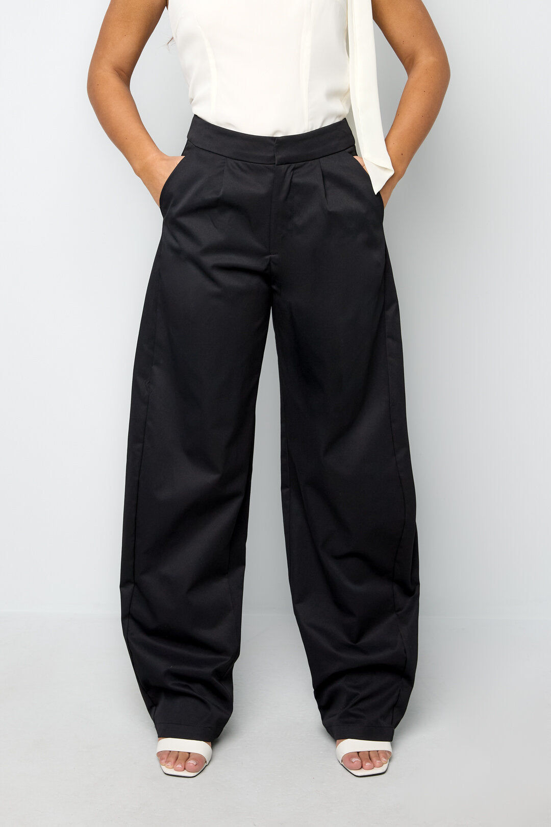 barrel trousers