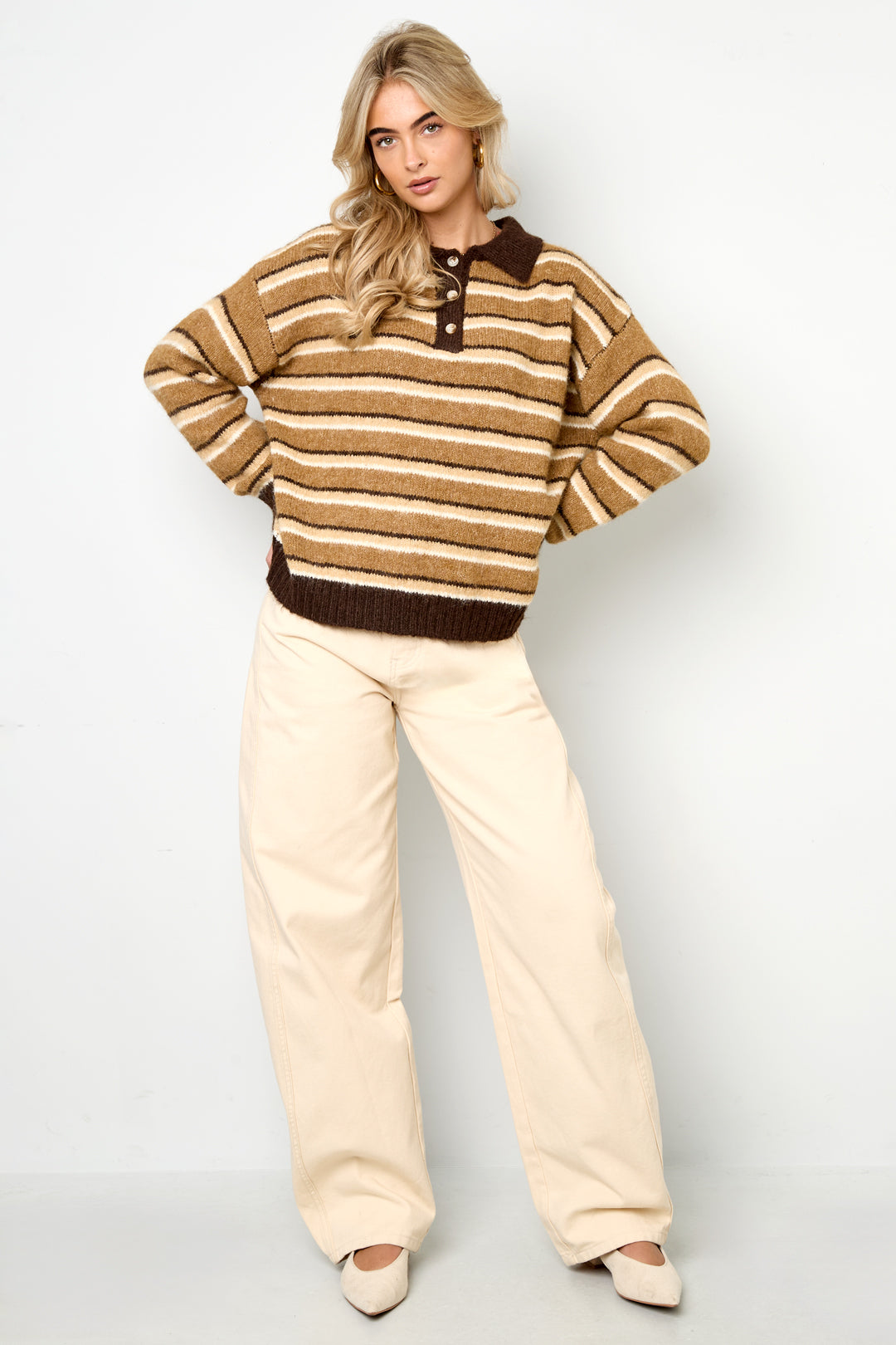 Gestrickter Polopullover mit Streifen