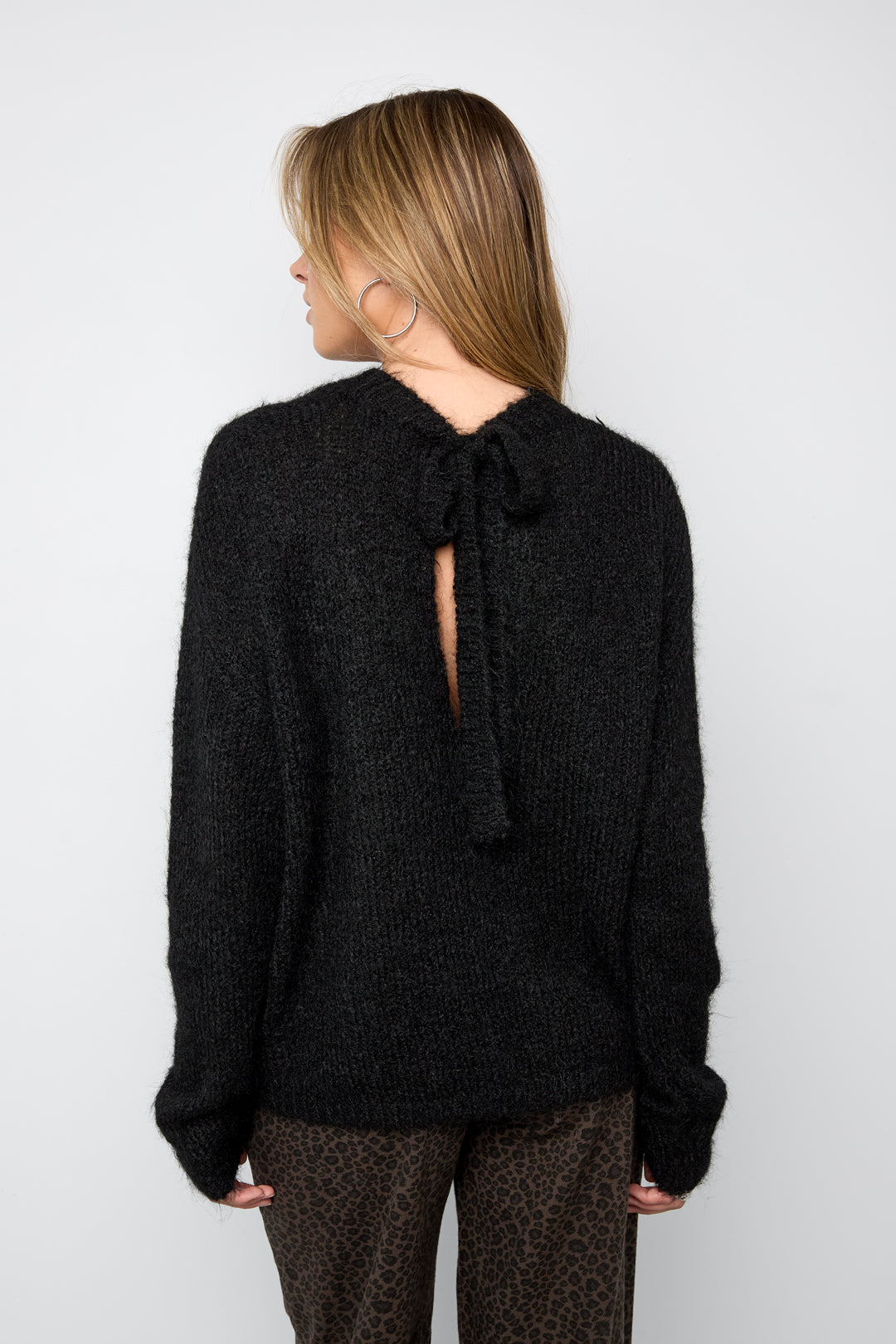 Pullover mit offenem Rücken