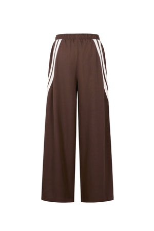 Gimme Straight Pants: Comfortable, Stylish, and Sporty