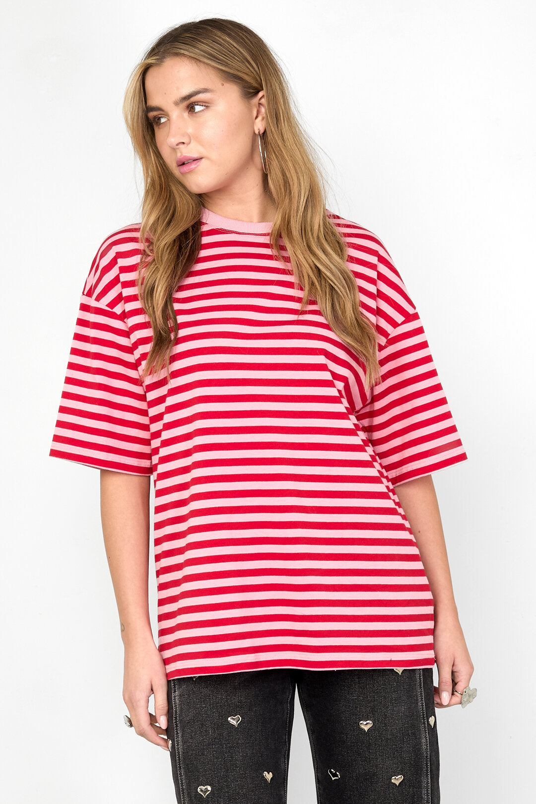 Das bunt gestreifte T-Shirt