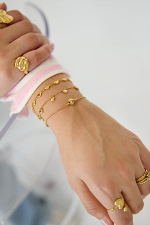 Minimalistisches Armband mit verziertem Herz