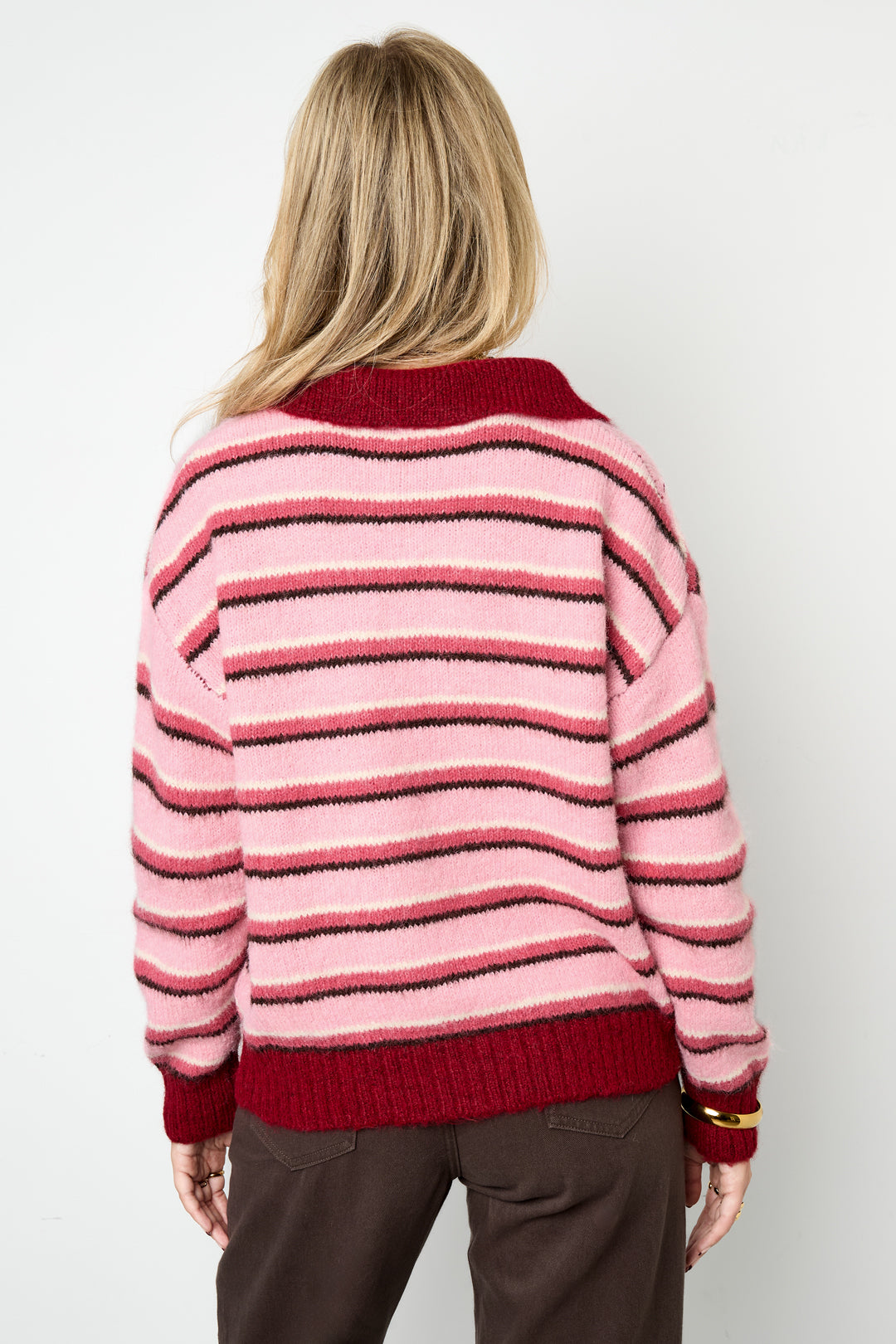 Gestrickter Polopullover mit Streifen