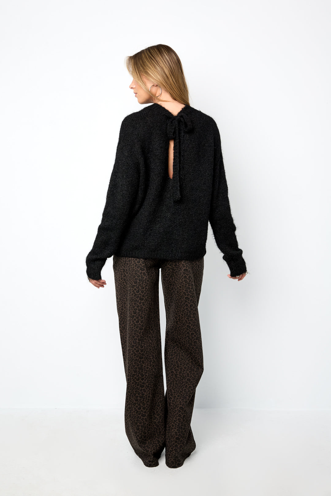 Pullover mit offenem Rücken