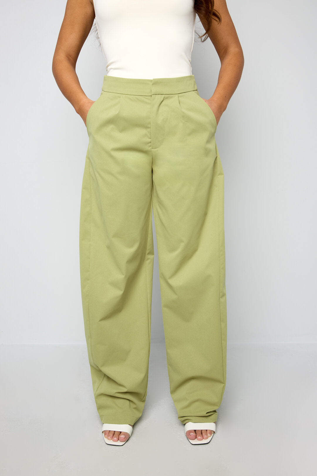barrel trousers