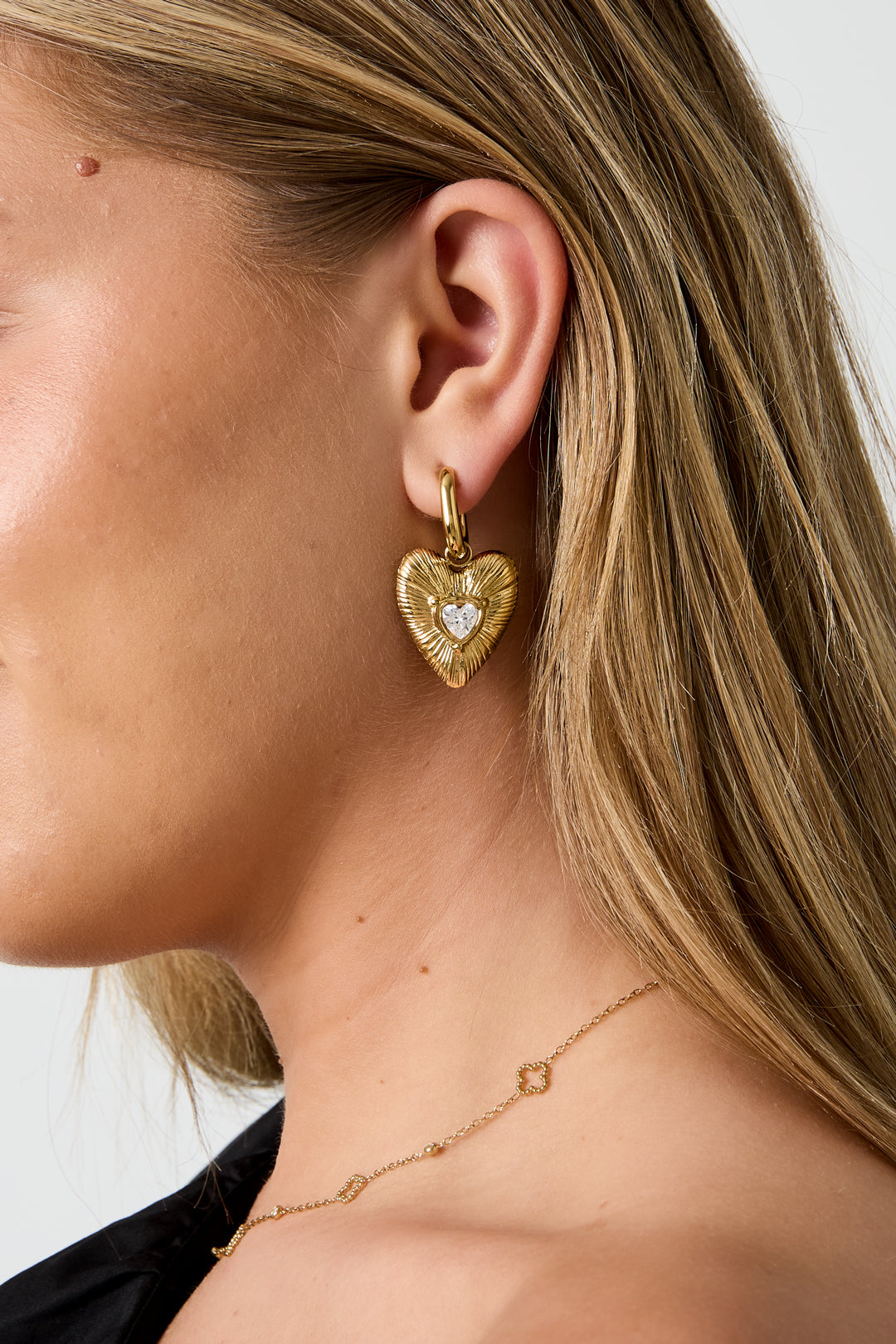 Ohrhänger aus 14-karätig vergoldetem Edelstahl, Herzform, schlichte Alltags-Serie, Damenschmuck