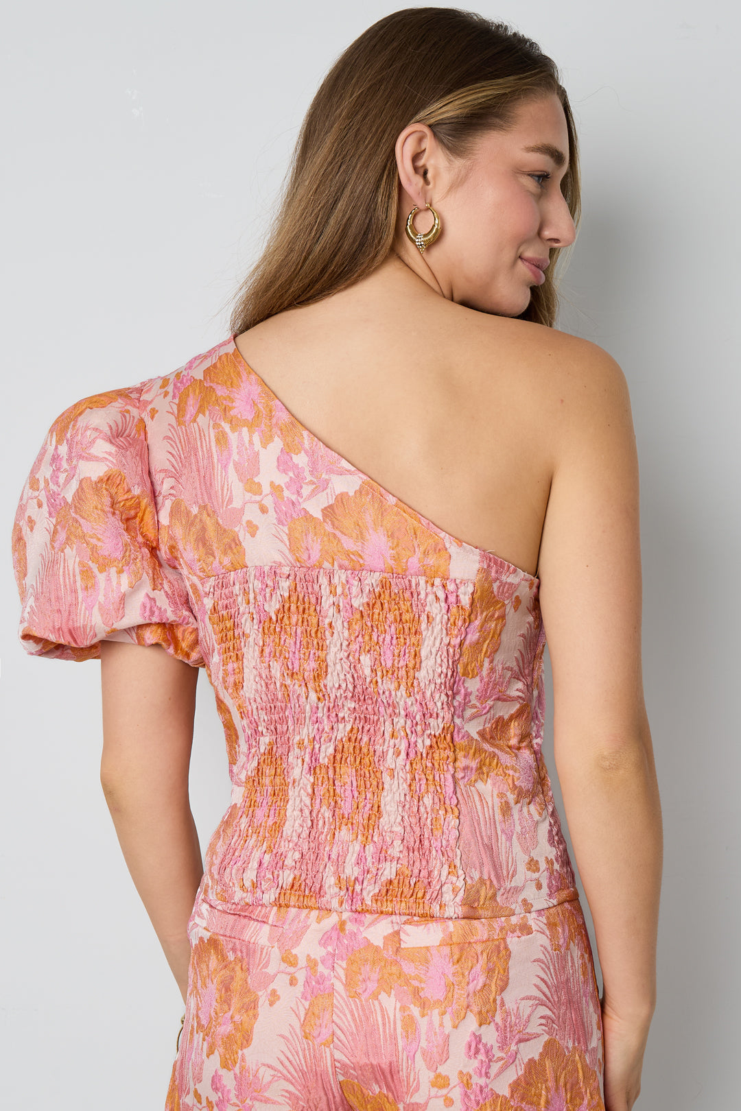 Gewebte Polyesterfasern Damen Ein-Schulter Oberteil Elegant Blumenmuster