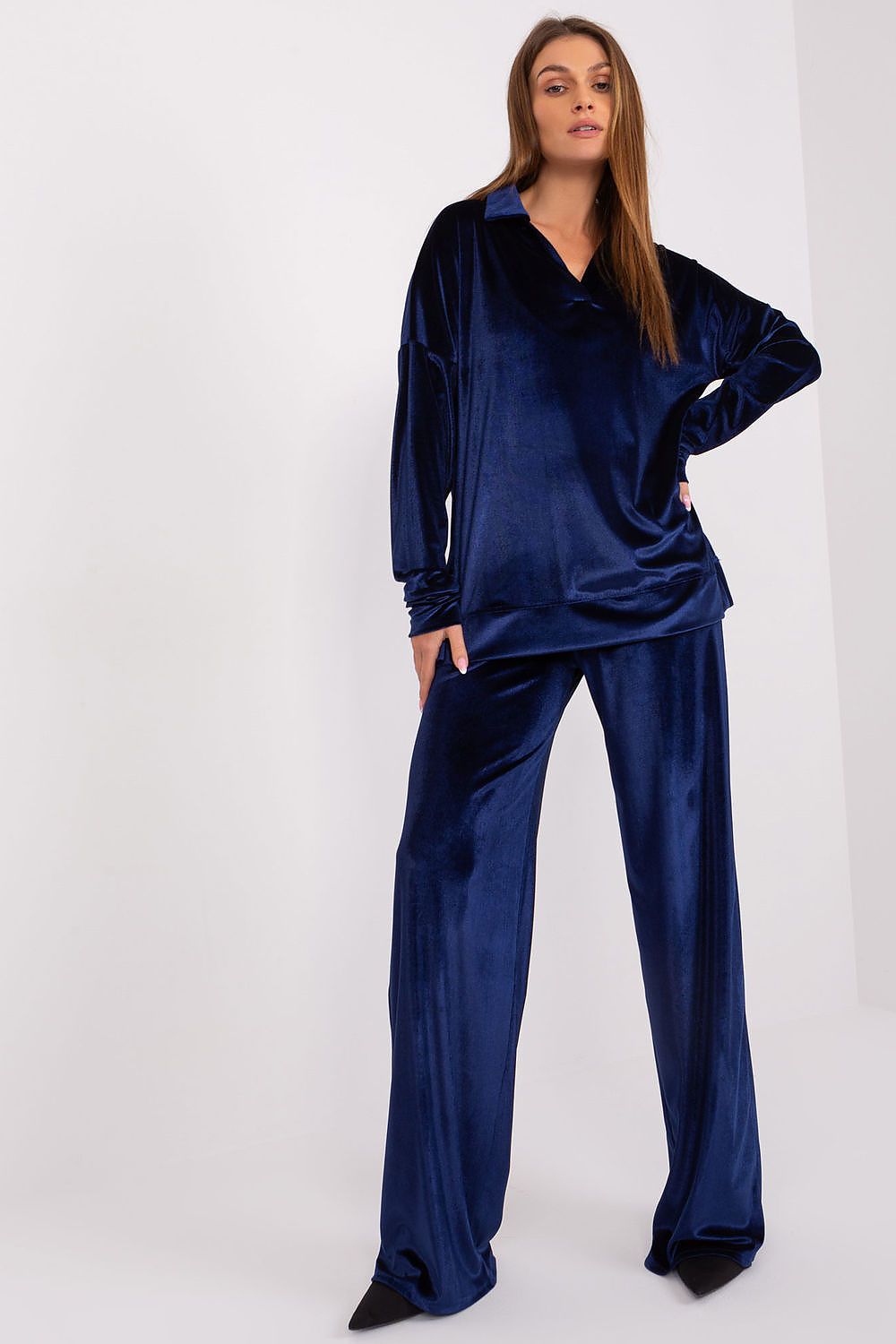 Lakerta Velours-Set in Marineblau mit weiter Hose, Vorderansicht