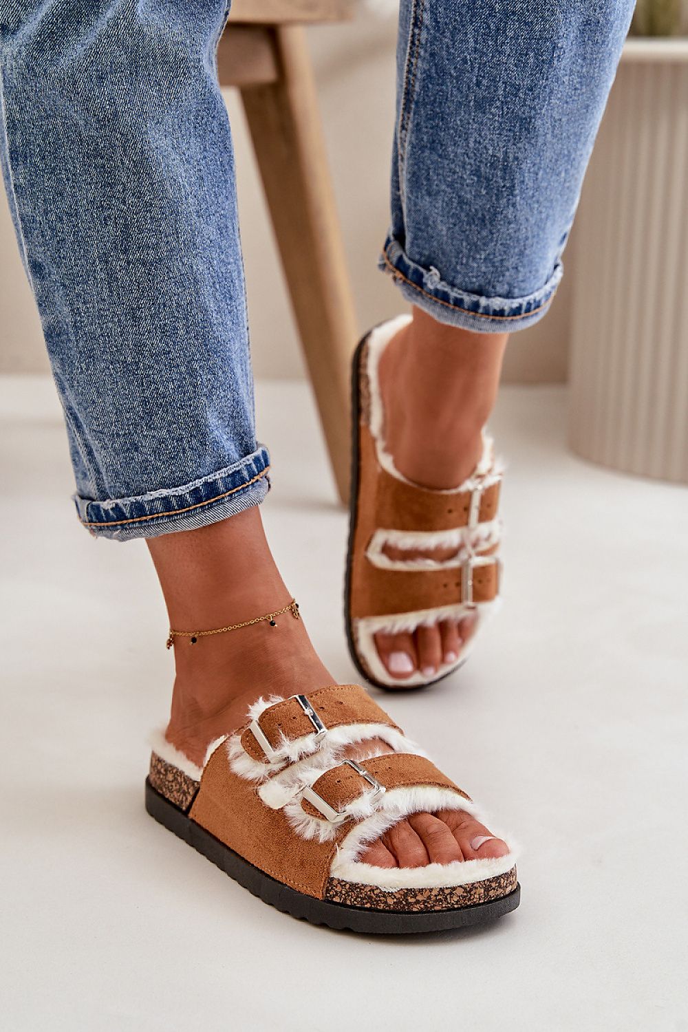 Step in style Pantolette in Braun mit zwei Schnallen, Vorderansicht