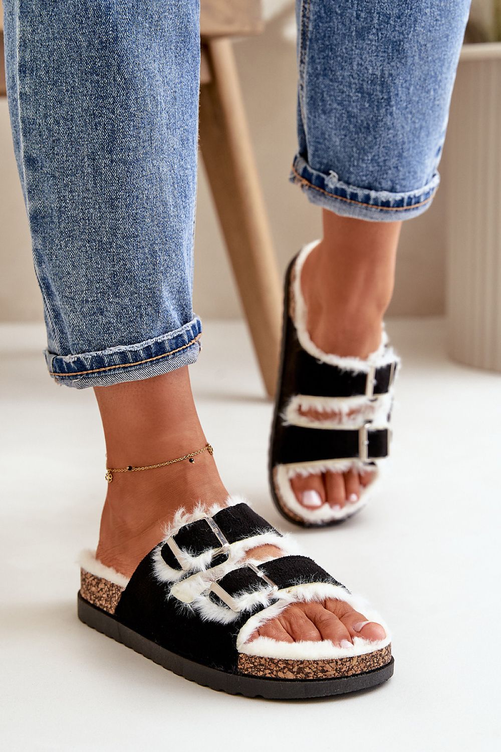 Step in style Pantolette in Schwarz mit zwei Schnallen, Vorderansicht