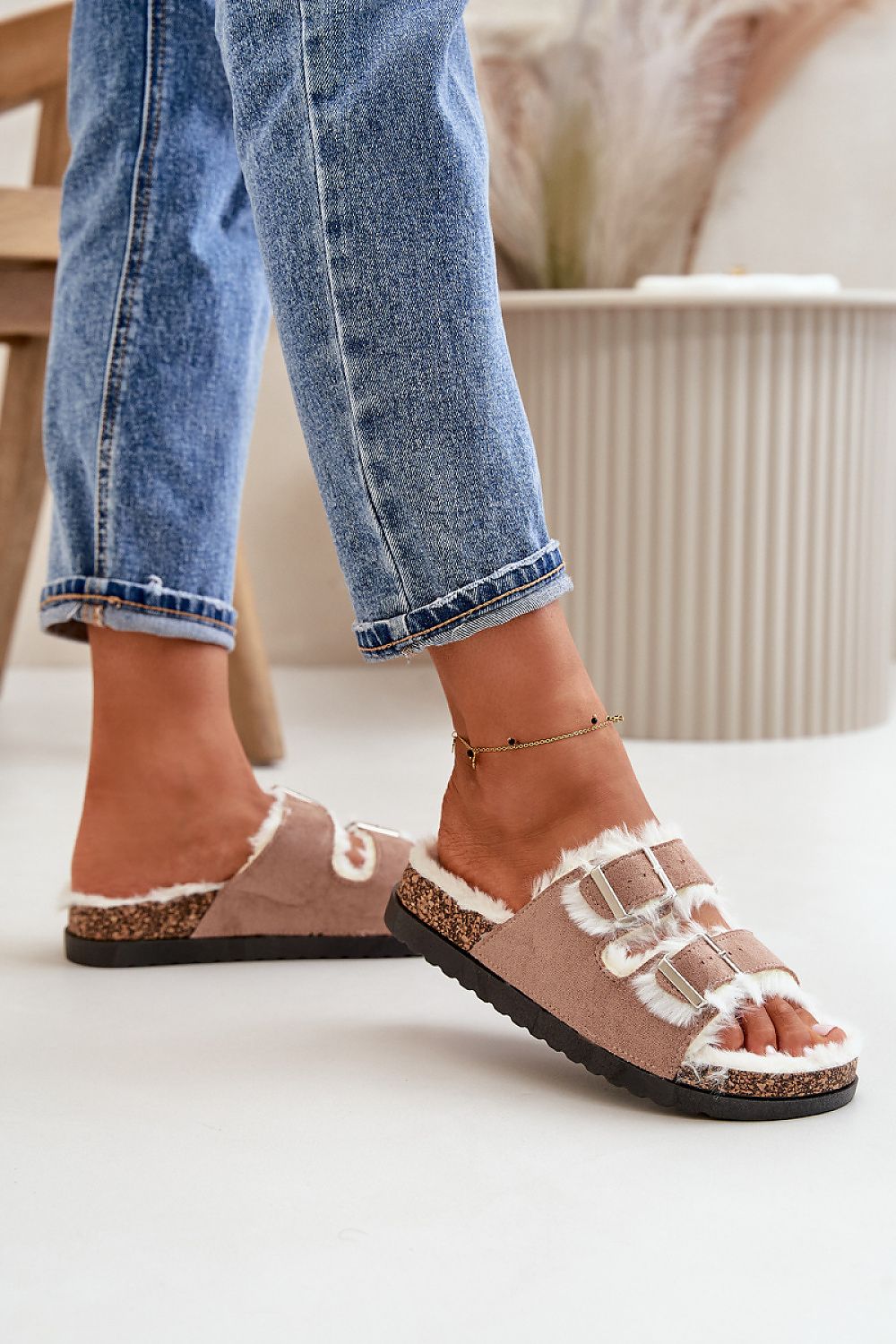 Step in style Pantolette in Taupe mit zwei Schnallen, Seitenansicht