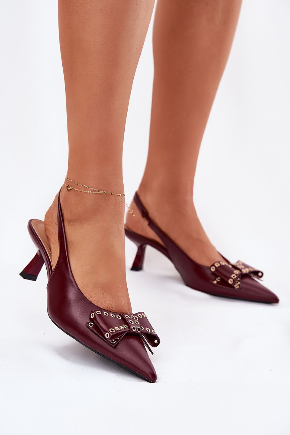 Step in style Pumps in Bordeaux mit spitzer Spitze und Schleife, Vorderansicht