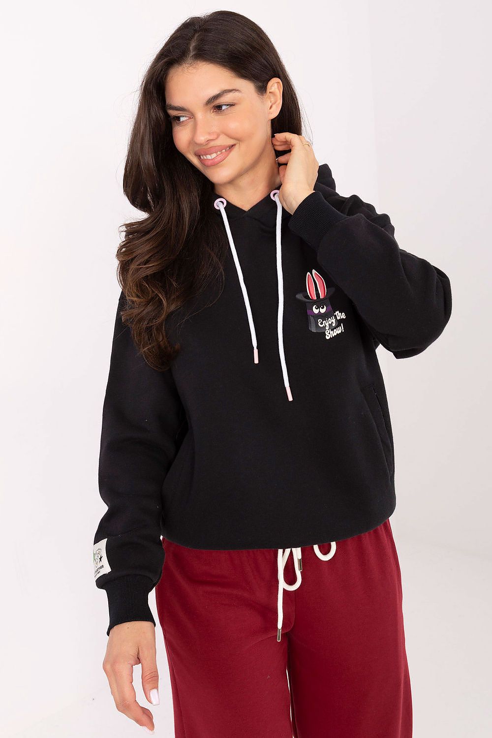Sublevel Hoodie in Schwarz mit kleinem Brustprint, Vorderansicht