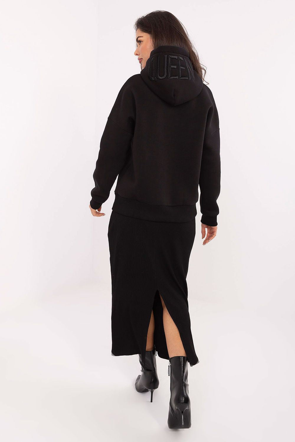 Relevance Hoodie in Schwarz mit Kapuze und Schriftzug, Rückansicht
