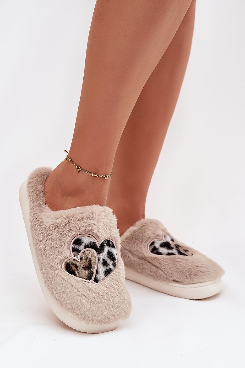Step in style Pantolette beige mit Herzmotiv, Vorderansicht