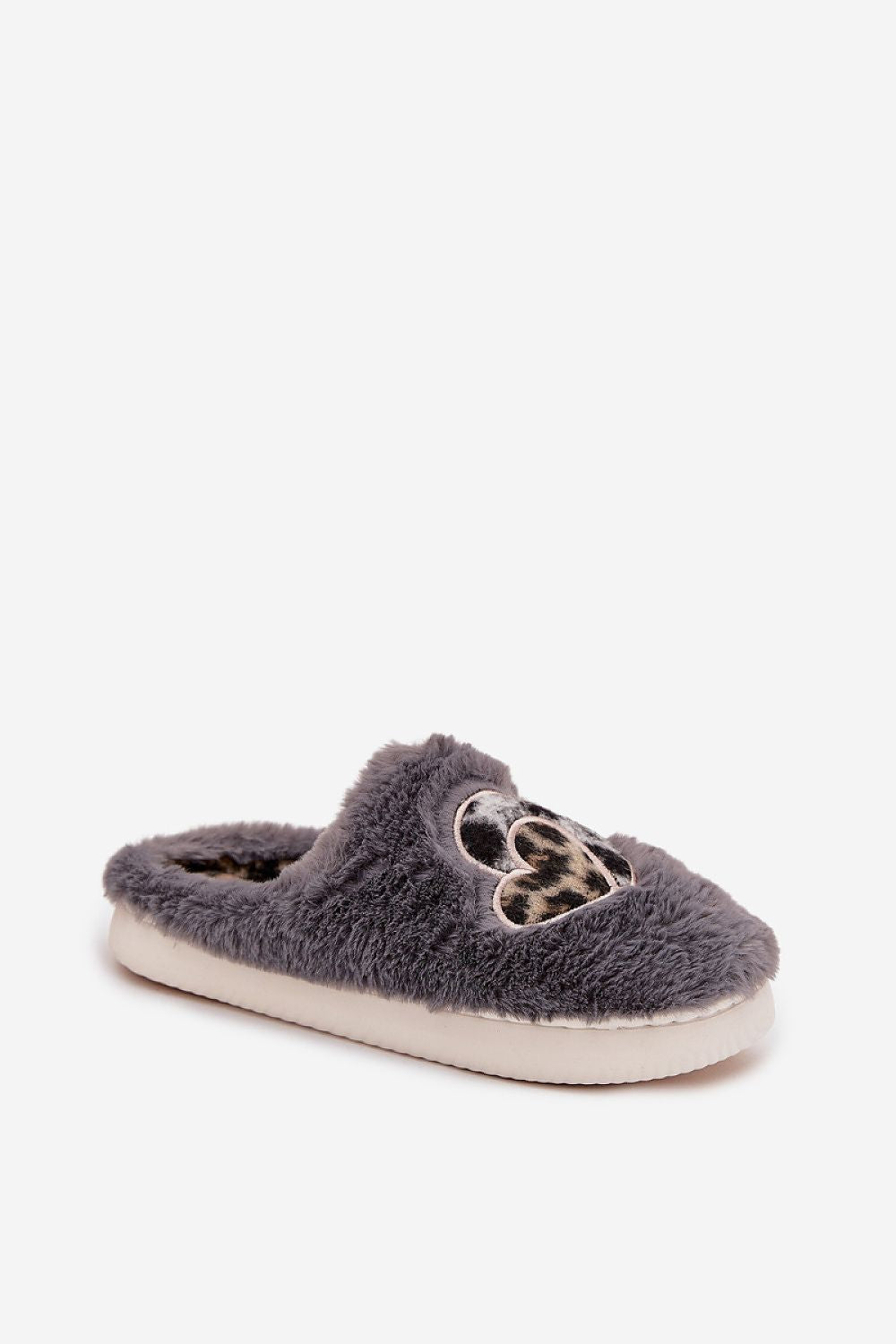 Step in style Pantolette grau mit Herzmotiv, Seitenansicht
