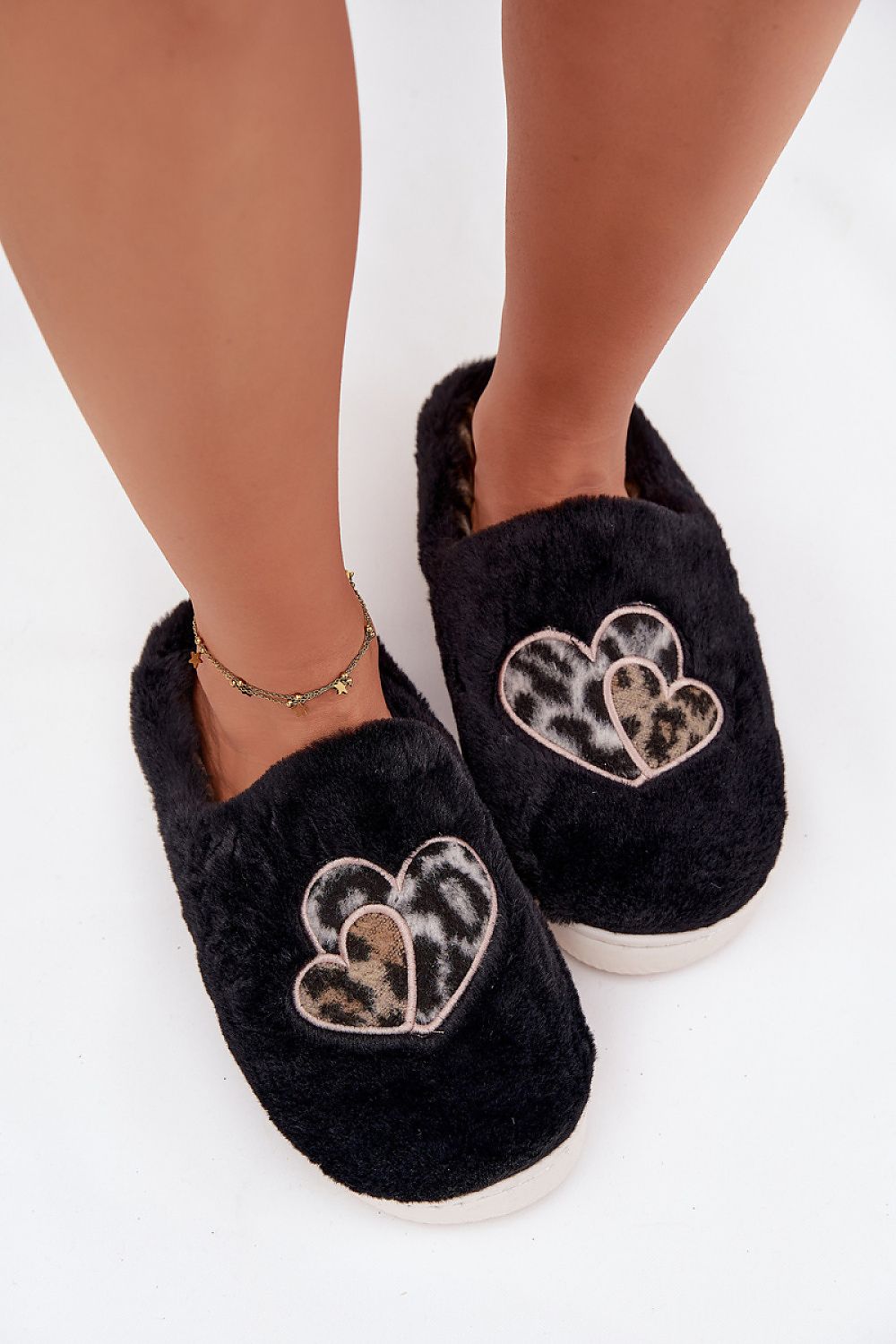 Step in style Pantolette schwarz mit Herzmotiv, Vorderansicht