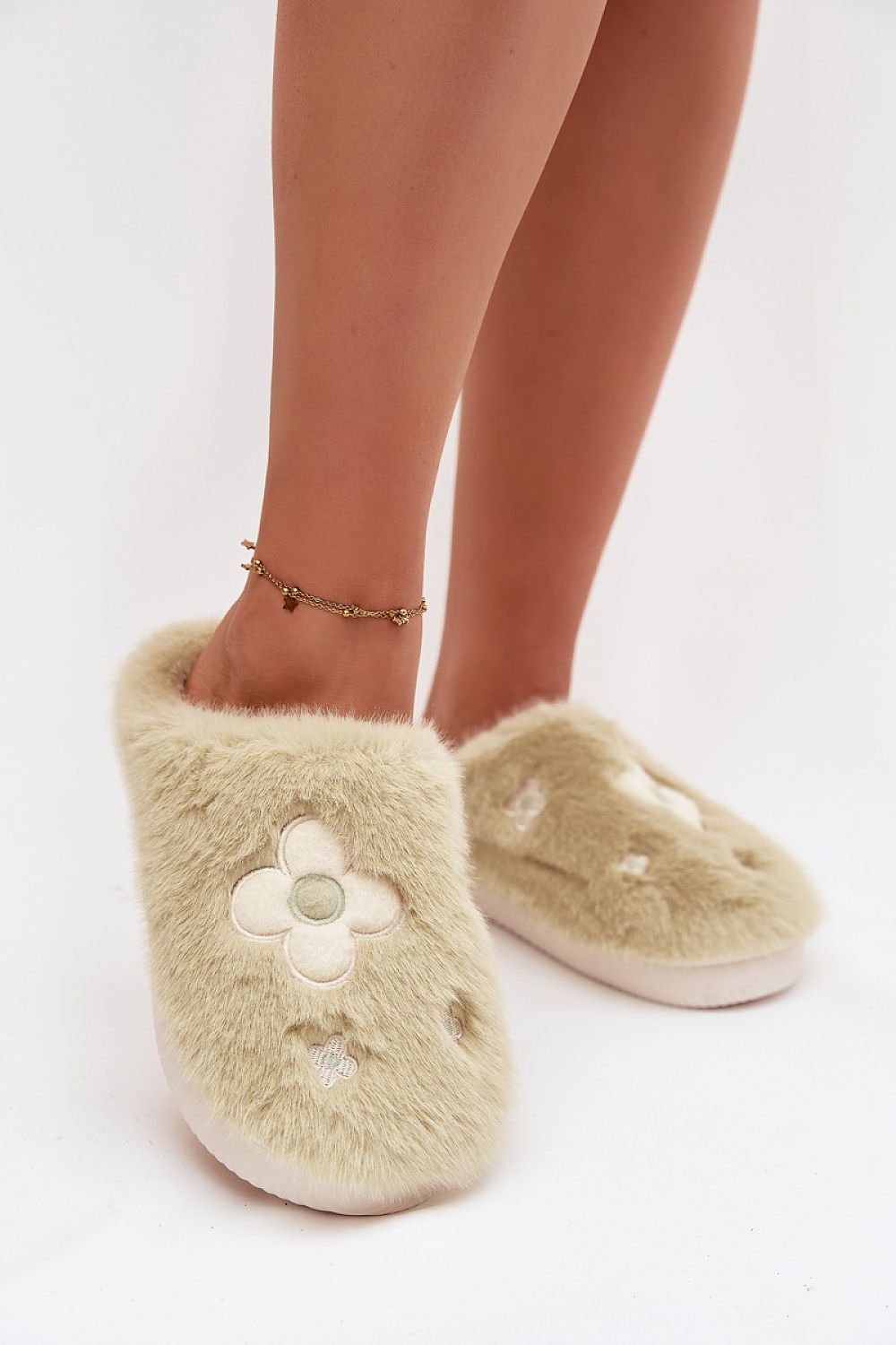 Step in style Pantolette beige mit Blumenmuster, Vorderansicht