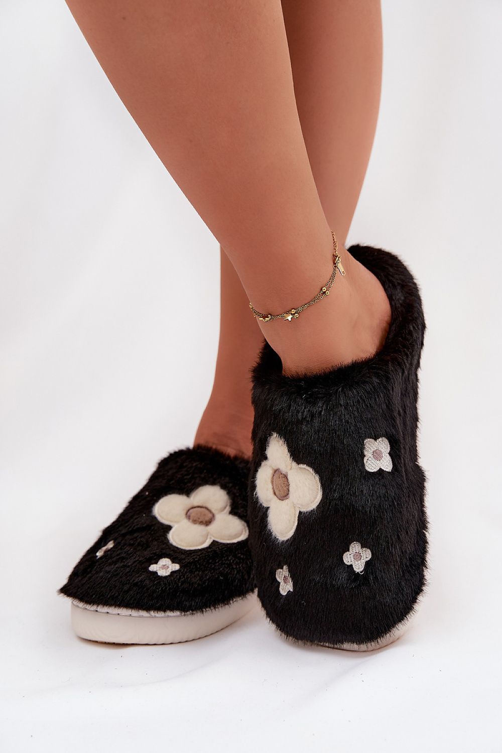 Step in style Pantolette schwarz mit Blumenmuster, Vorderansicht