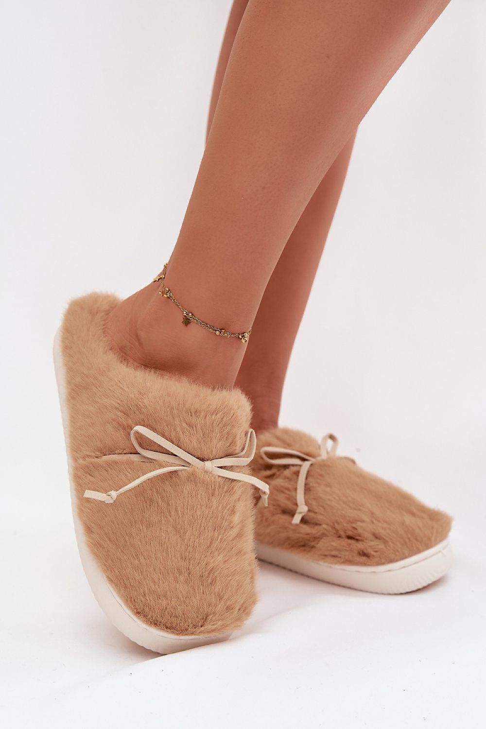 Step in style Pantolette in Beige mit Kunstfell und Schleife, Vorderansicht