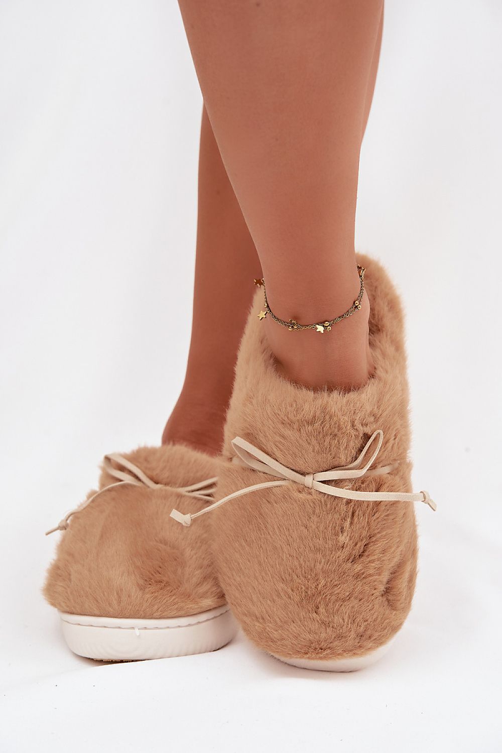 Step in style Pantolette in Beige mit Kunstfell und Schleife, Rückansicht
