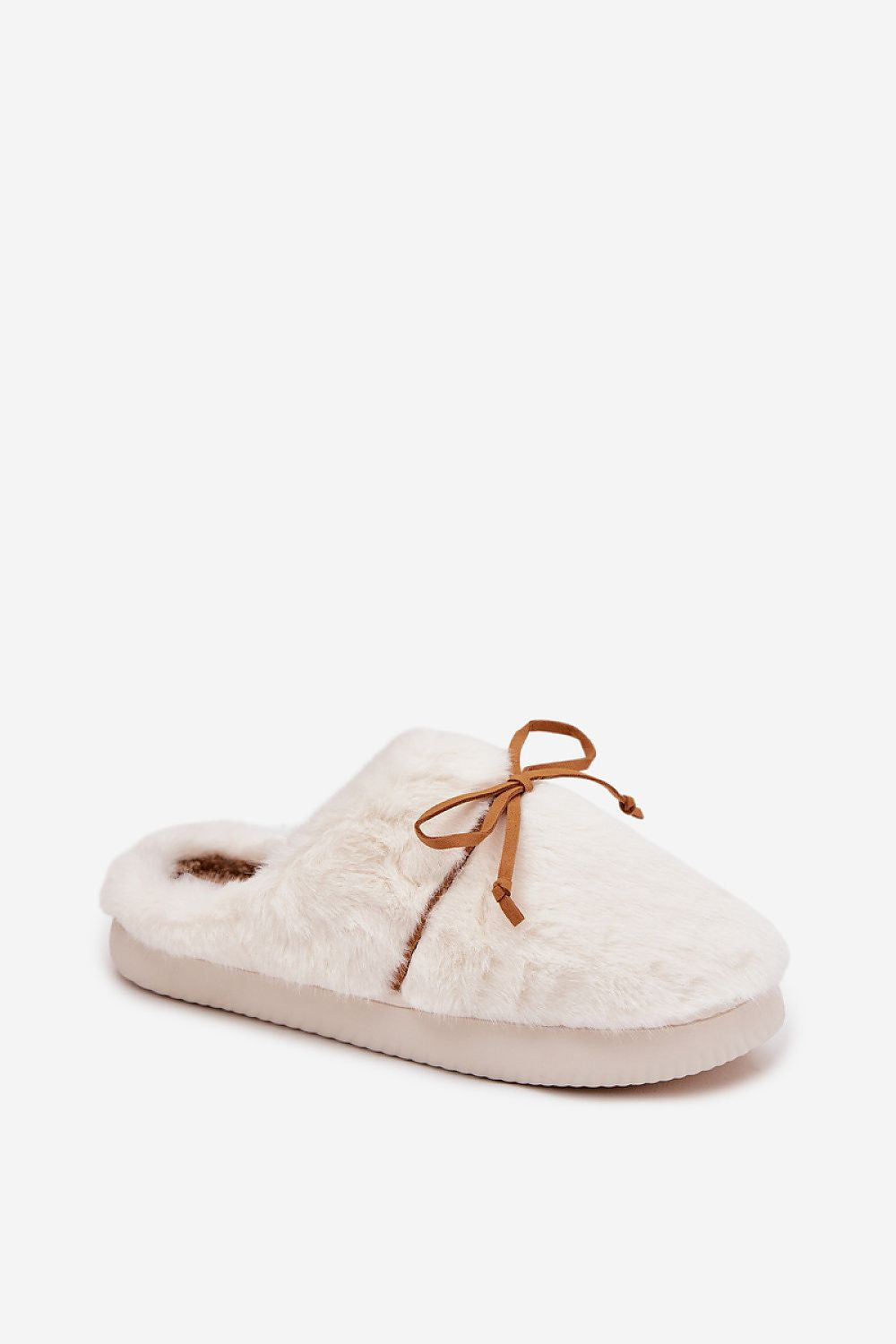 Step in style Pantolette in Weiß mit Kunstfell und Schleife, Seitenansicht