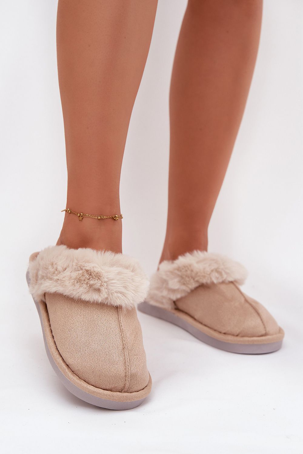 Step in style Pantolette in Beige mit Kunstfellbesatz, Vorderansicht