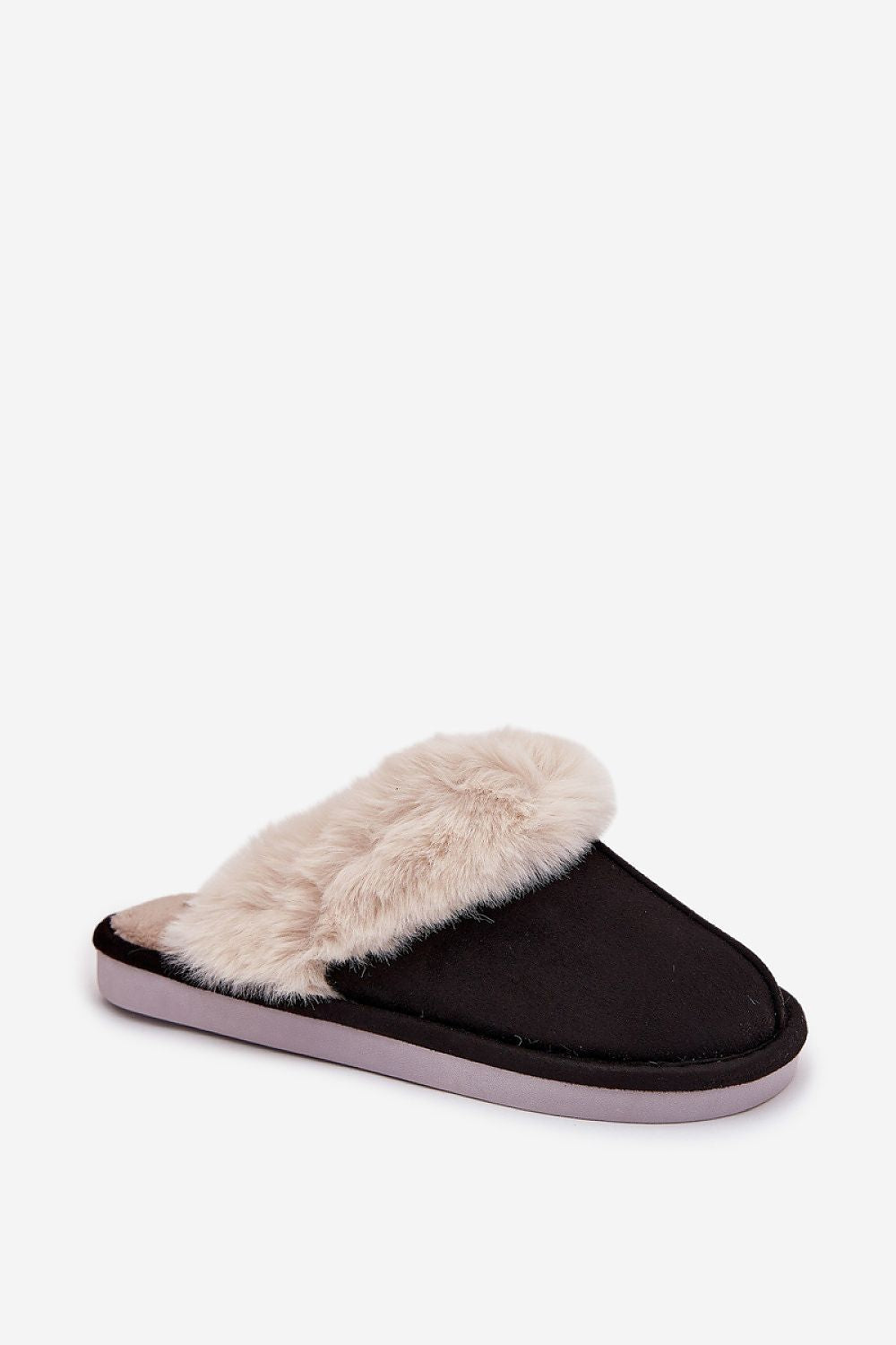 Step in style Pantolette in Schwarz mit Kunstfellbesatz, Seitenansicht