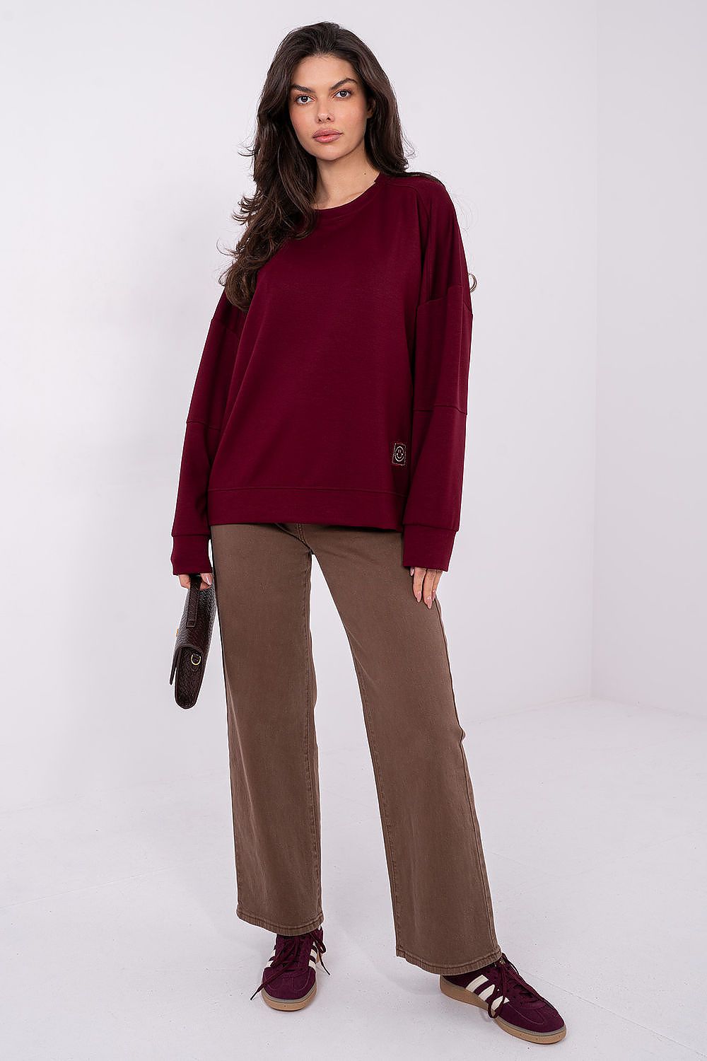 Rue Paris Sweatshirt Bordeaux mit verlängertem Rücken, Ganzkörperansicht