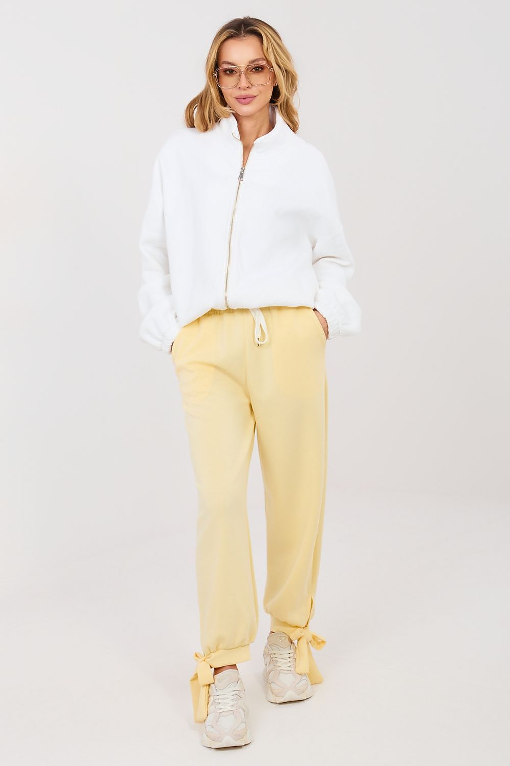  Sportanzug Hosen model 223471 Italy Moda 