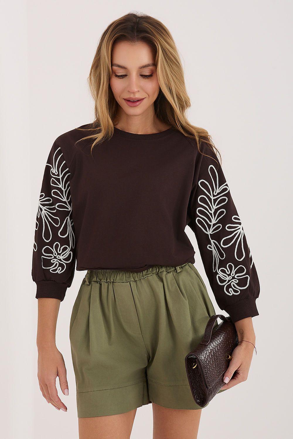 Rue Paris Sweatshirt in Dunkelbraun mit Blumenstickerei, Vorderansicht