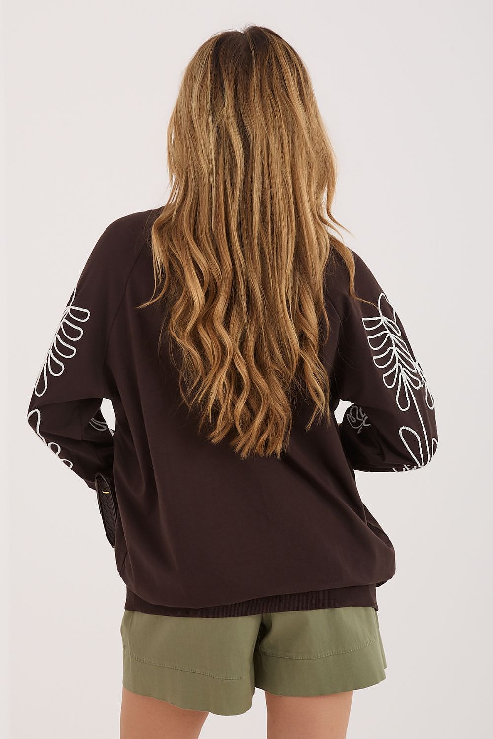 Rue Paris Sweatshirt in Dunkelbraun mit Blumenstickerei, Rückansicht