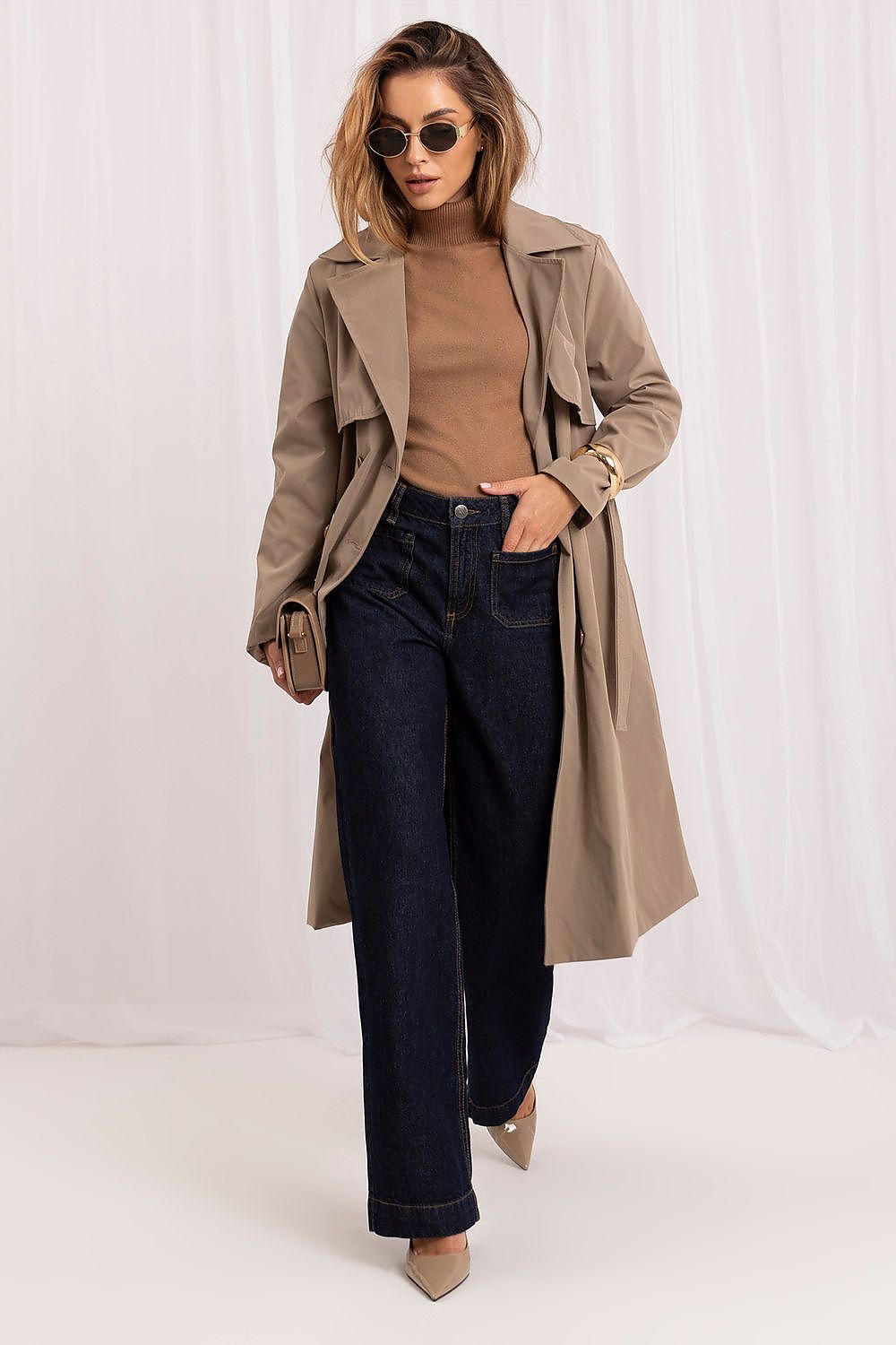 Italy Moda Pullover in Camel mit Rollkragen, Ganzkörperansicht