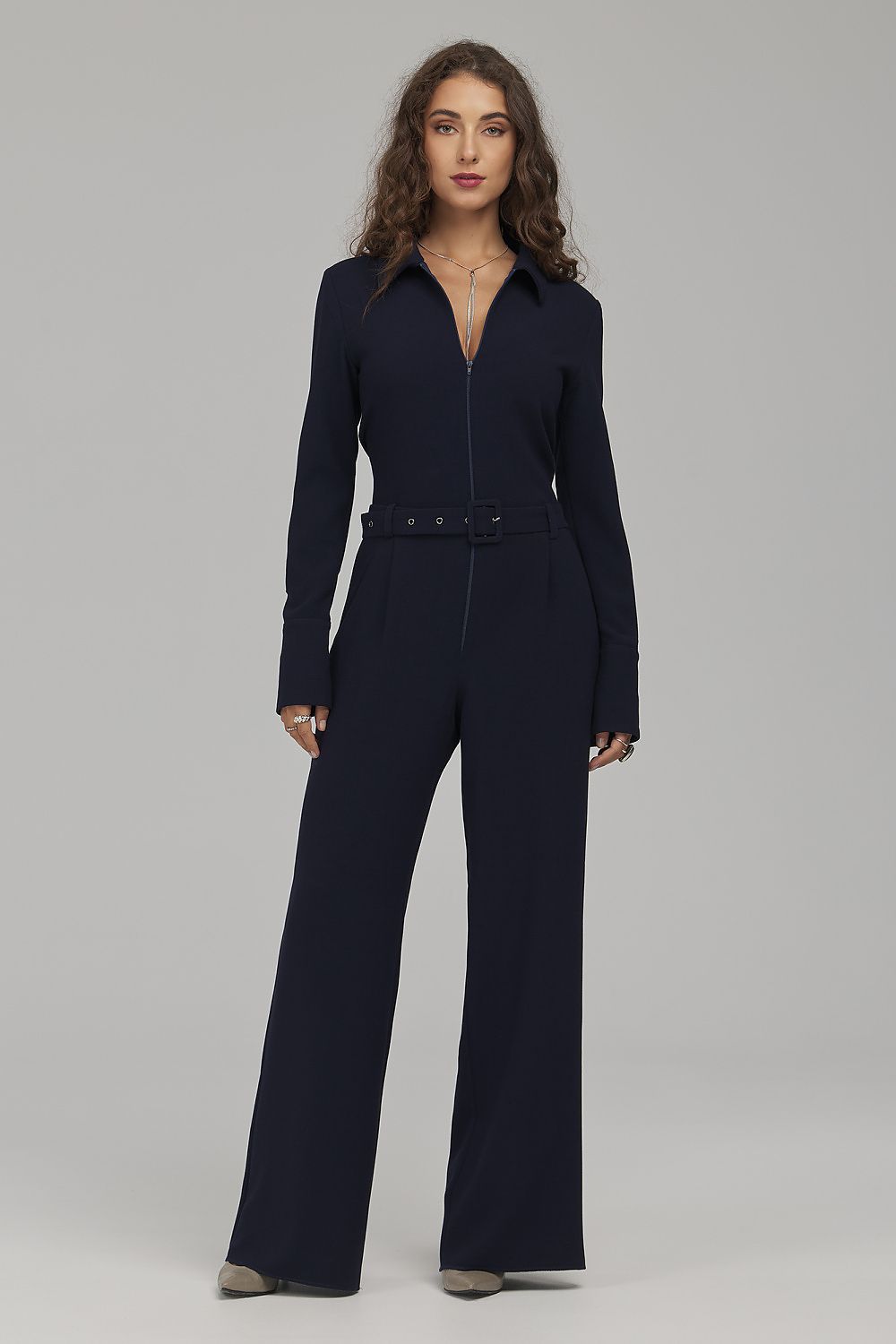 Nife Jumpsuit in Marineblau mit Gürtel und weitem Bein, Vorderansicht