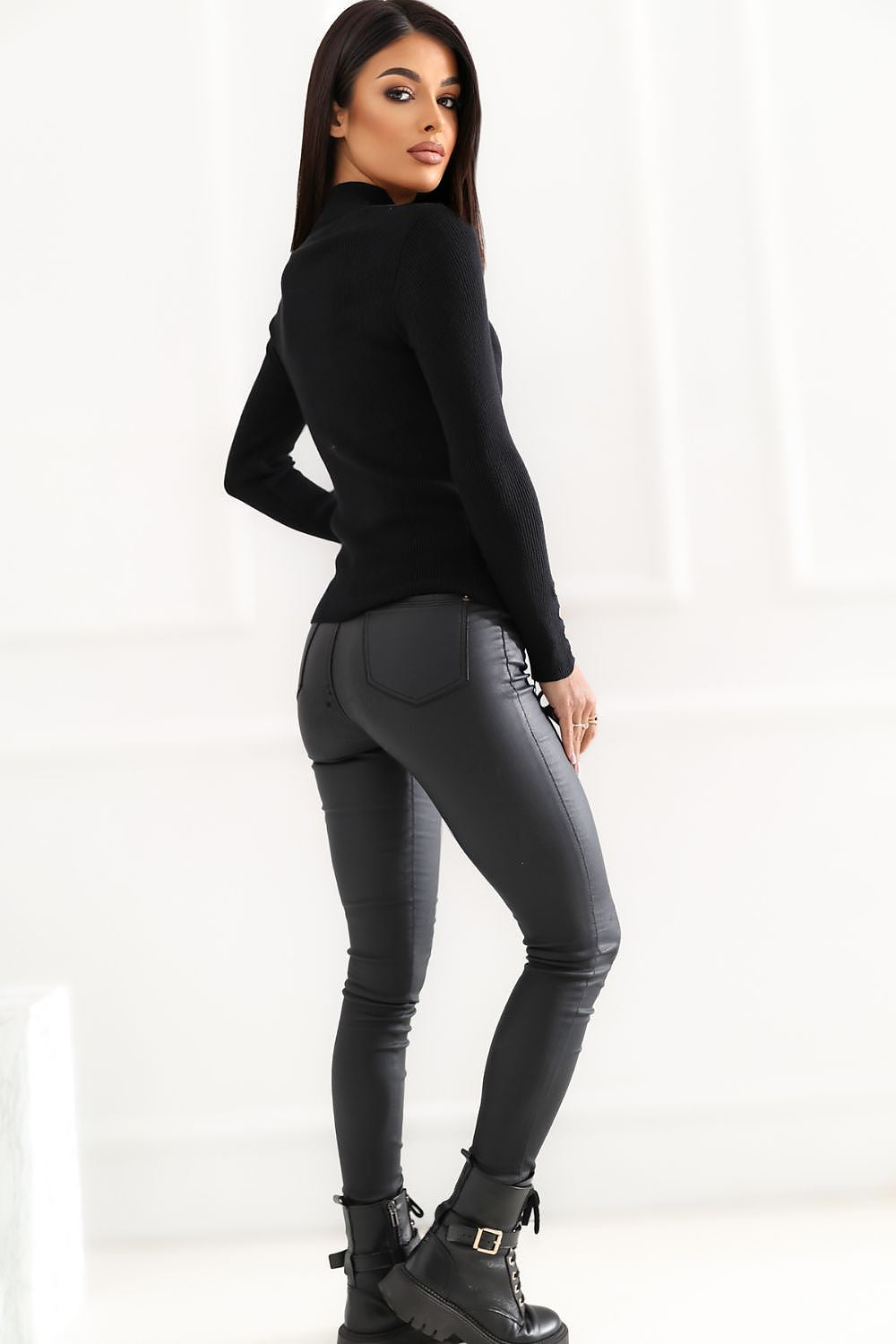Italy Moda Ripp-Pullover in Schwarz mit Stehkragen, Rückansicht