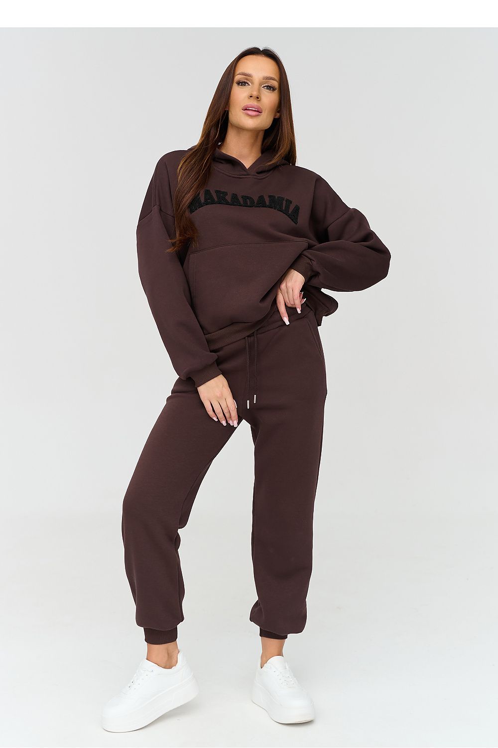 Makadamia Sweatshirt-Set in Dunkelbraun mit Kapuze, Vorderansicht