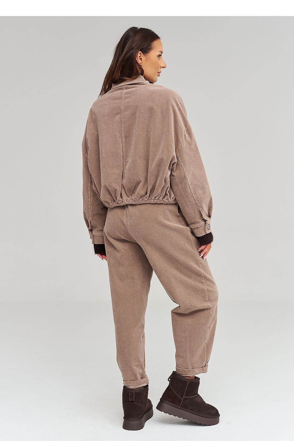 Makadamia Cordjacke in Taupe mit elastischem Saum, Rückansicht