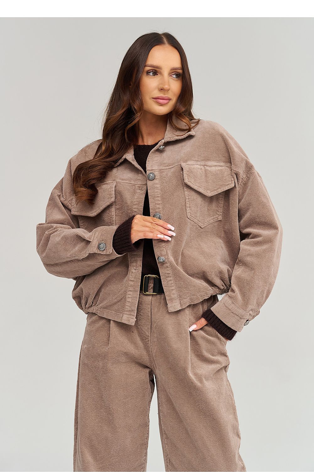 Makadamia Cordjacke in Taupe mit Brusttaschen, Vorderansicht