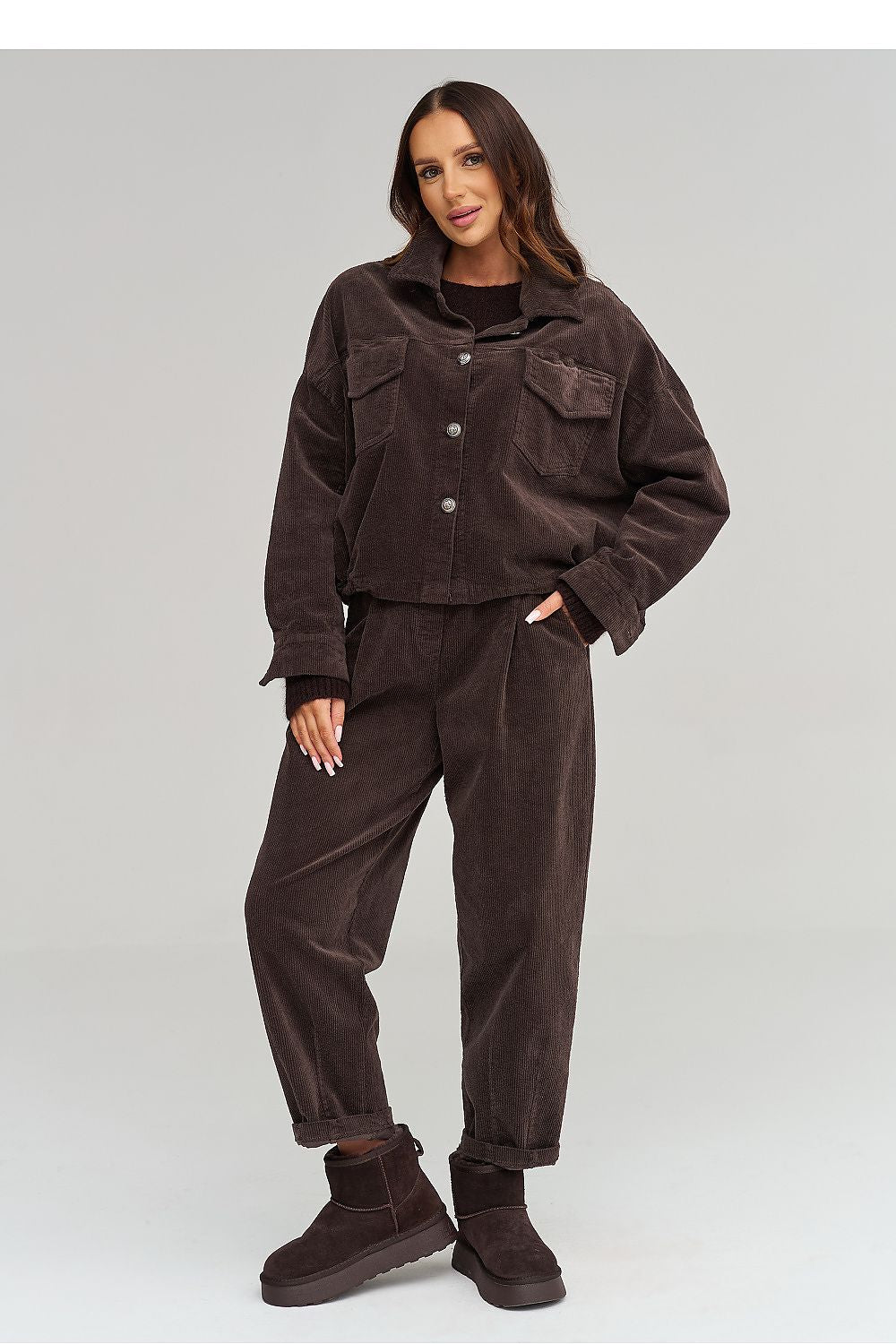 Makadamia Cordjacke in Dunkelbraun mit Rippbündchen, Vorderansicht
