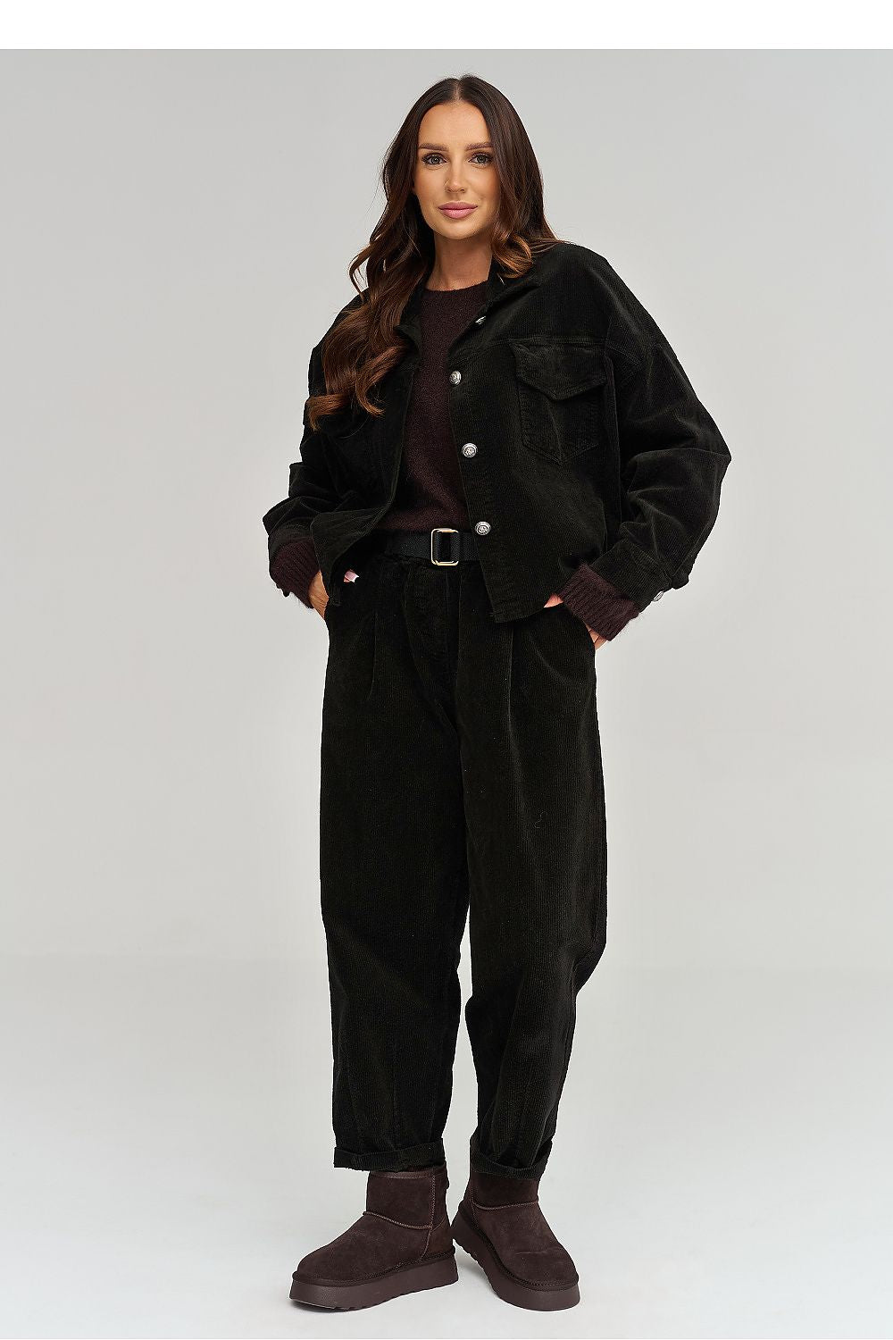 Makadamia Cordjacke in Schwarz mit Rippbündchen, Vorderansicht