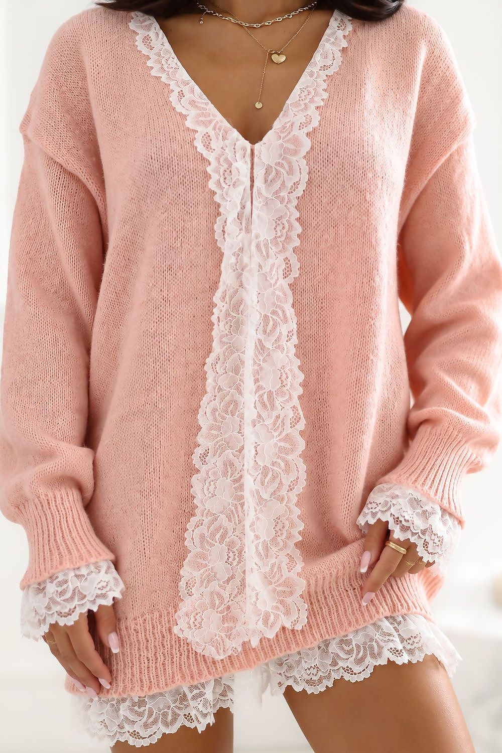 Factory Price Oversize-Pullover in Rosa mit Spitzenbesatz, Detailansicht
